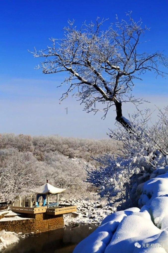 我国快递业务量首破1300亿大关 36城单年快递件数超10亿